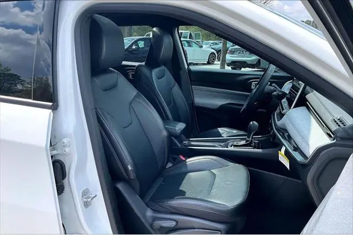 $24798 : Jeep Compass 2023 4x4 Latitu image 8