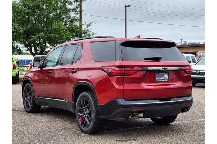 $27594 : 2022 Traverse Premier image 9