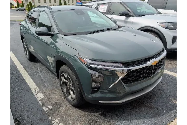 $20121 : Chevrolet Trax 2025 LT 4dr C image 2