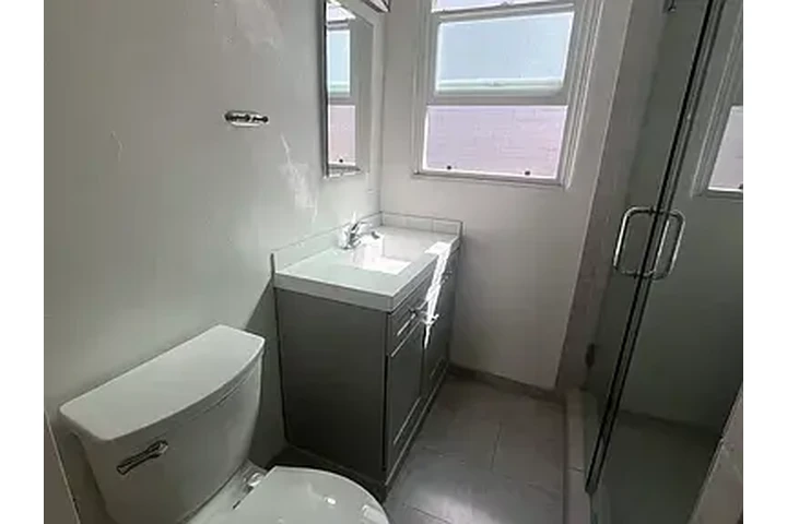 $2400 : San Diego Chic: Stylish Apartm image 1
