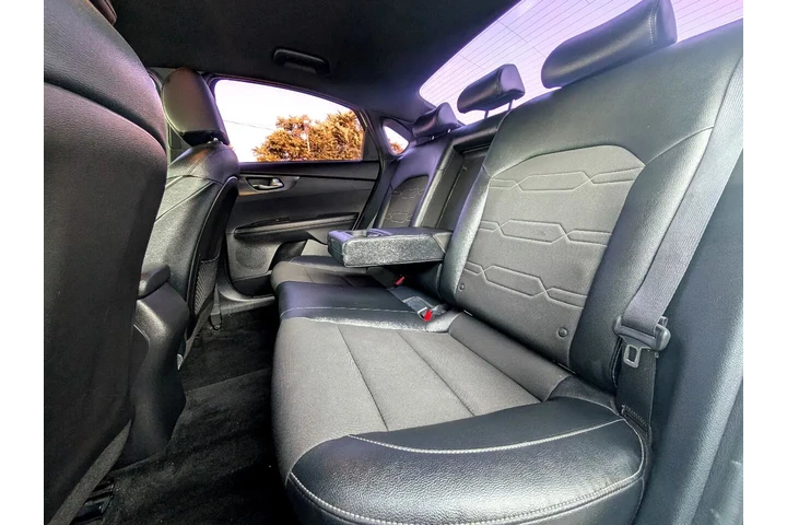 $18995 : 2021 Forte GT-Line image 9