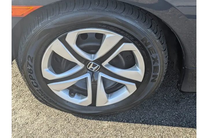 $14599 : Honda Civic 2018 LX 4dr Seda image 10