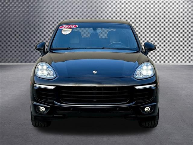 $20987 : 2016 Cayenne Base image 2