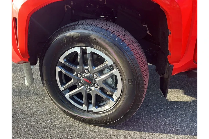 $43998 : Gold Certified 2024 Tacoma TR image 5