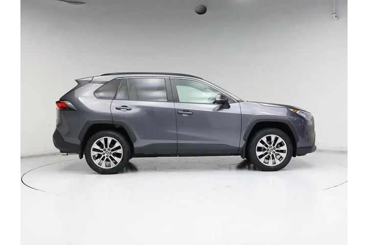 $27998 : Toyota RAV4 2021 AWD XLE Pre image 7