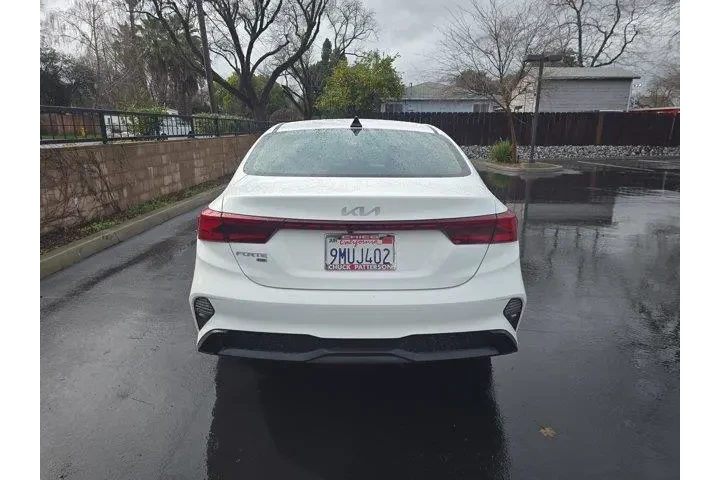 $19995 : Kia Forte 2024 LX 4dr Sedan image 4