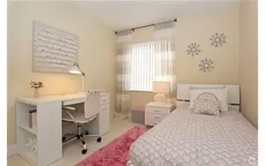 $2075 : $1775 Aventura image 4
