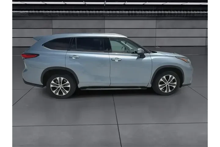 $28788 : Toyota Highlander 2021 XLE 4 image 9
