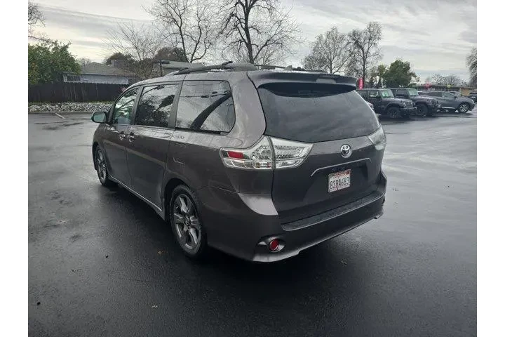 $29995 : Toyota Sienna 2020 SE 8-Pass image 5
