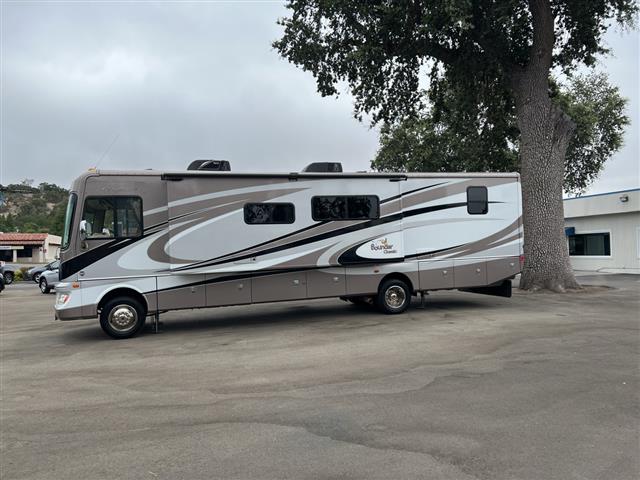 $55995 : 2013 Fleetwood Bounder M-34M image 3