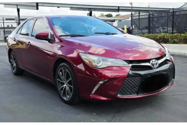 $3800 : Toyota Camry 2015 image 1