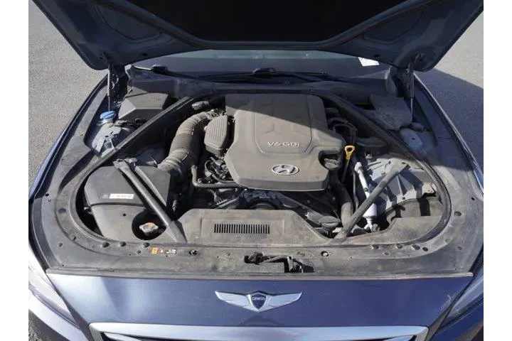 $15925 : Hyundai Genesis 2015 3.8L 4d image 4