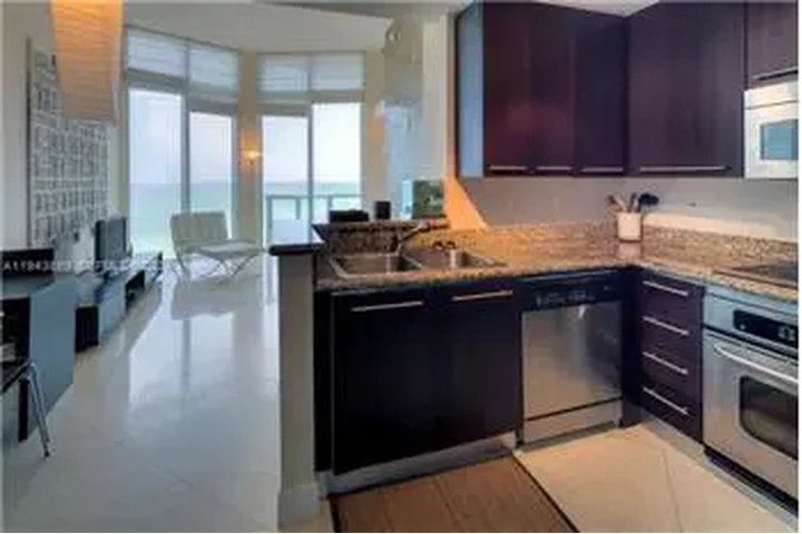 $4300 : Rental property with 1 bedro image 1