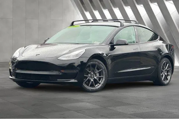 $25900 : Tesla Model 3 2023 4dr Sedan image 2