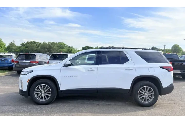 $19995 : 2023 Traverse LT image 9