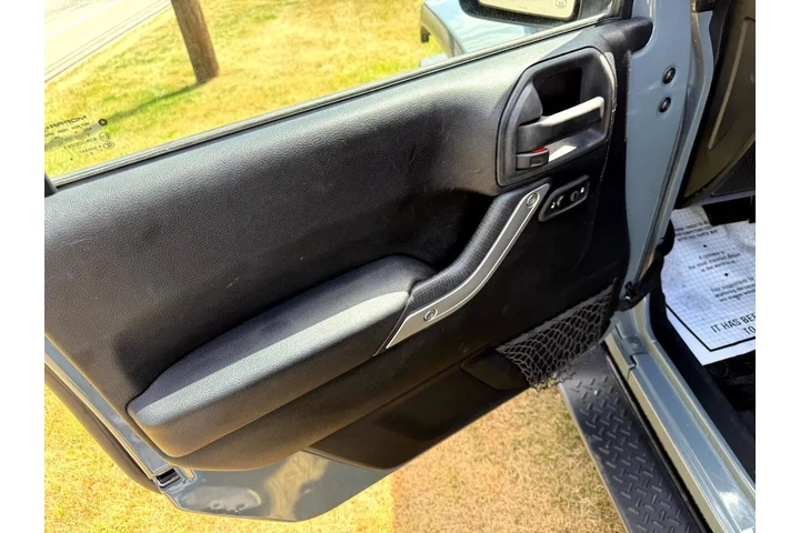 $17900 : Jeep Wrangler Unlimited 2015 image 9