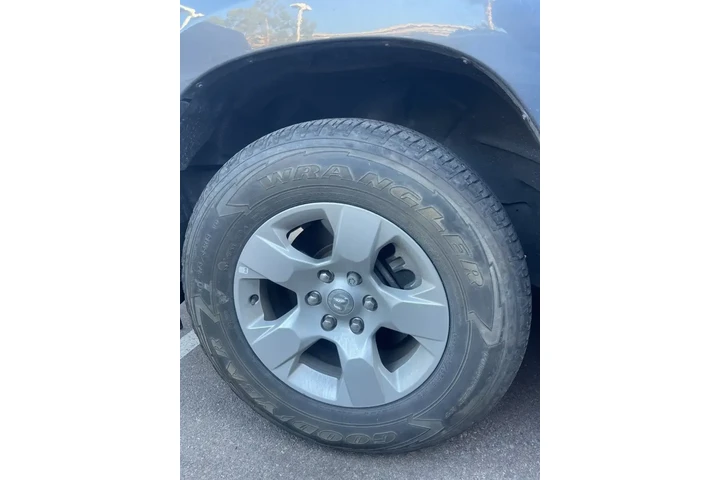 $33240 : Ram 1500 2023 4x2 Big Horn 4 image 8