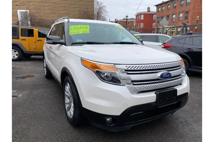 2014 Explorer XLT image 2