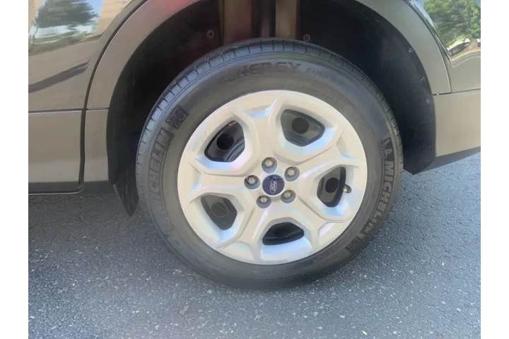 $7995 : 2017 Escape S image 10