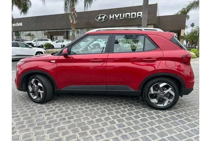 $16995 : Hyundai VENUE 2022 SEL 4dr C image 4