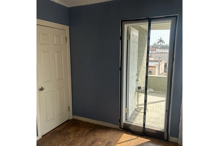 $700 : Cuarto en East Los Angeles image 3