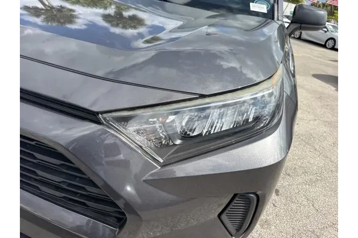 $16988 : Toyota RAV4 2019 LE 4dr SUV image 9