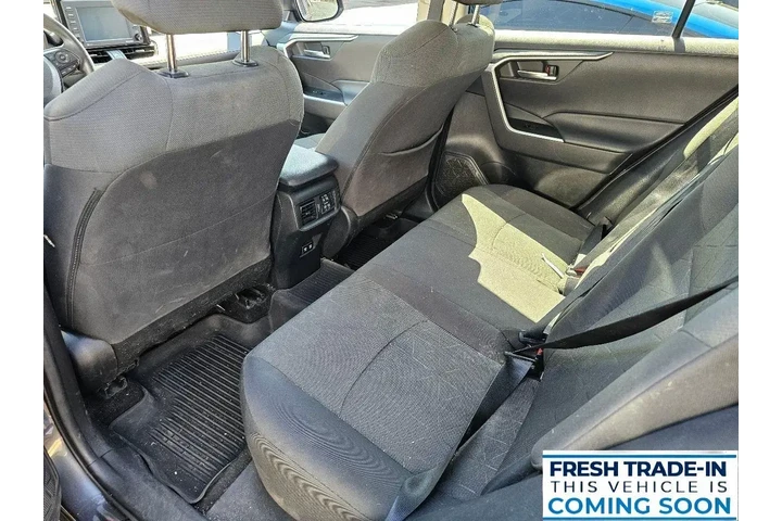 $28575 : Toyota RAV4 2021 AWD XLE 4dr image 8