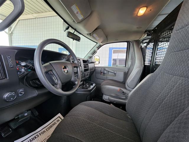 2018 Savana Cargo Van image 7