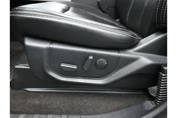 $31327 : Ford F-150 2020 4x4 Lariat 4 image 10