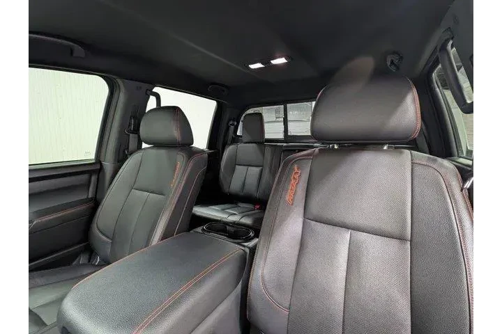 $39998 : Nissan Titan 2022 4x4 SV 4dr image 4