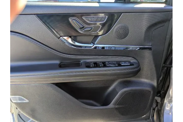 $32000 : Lincoln Corsair 2023 Reserve image 10