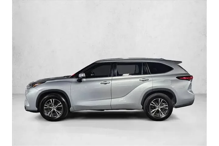 $28926 : Toyota Highlander 2021 XLE 4 image 9