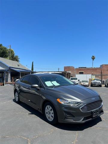 2019 Fusion S image 2