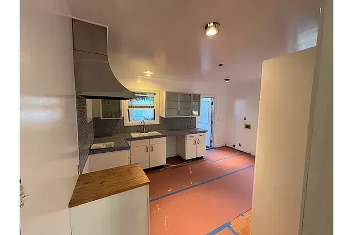 $2300 : YOUR DREAM HOME AWAITS!! image 3