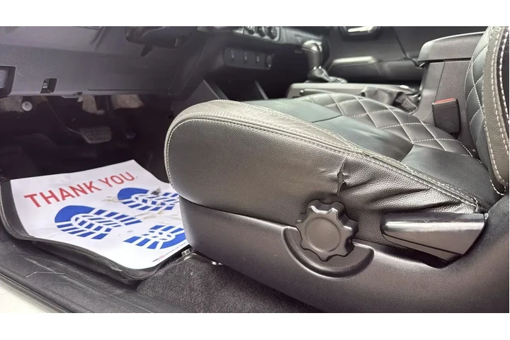 $25021 : Toyota Tacoma 2017 4x2 TRD O image 7