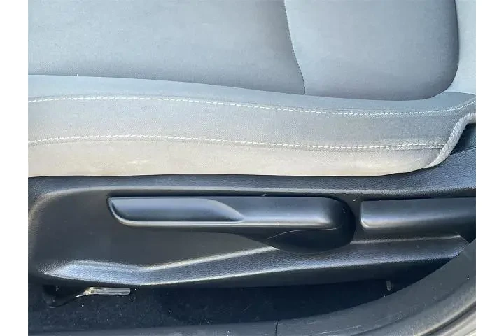 $14084 : Honda Civic 2018 LX 4dr Seda image 10