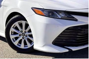 $14977 : Toyota Camry 2018 SE 4dr Sed thumbnail