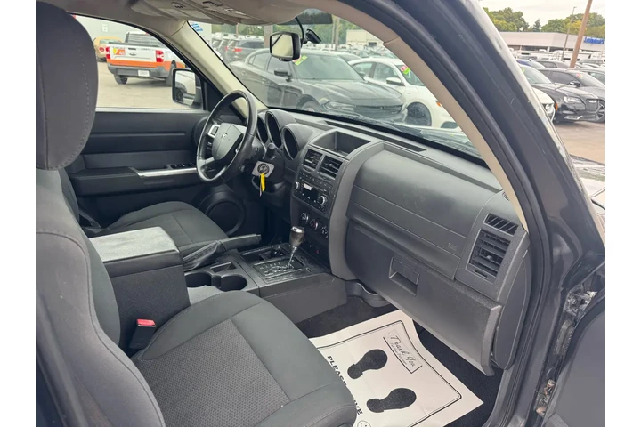 $3980 : 2011 Nitro 4WD 4dr SXT image 9