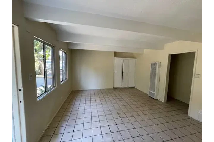 $2395 : 2BD LOS ANGELES image 3