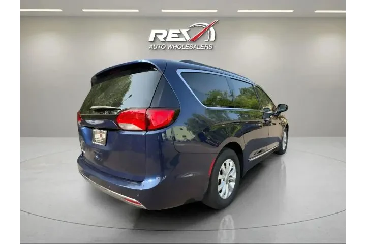 $16880 : 2018 CHRYSLER PACIFICA TOURIN image 5