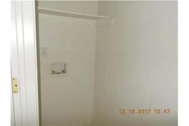 $950 : Rental property with 2 bedro image 8