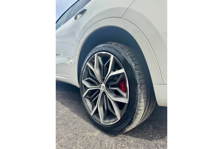$17900 : 2017 Levante image 9