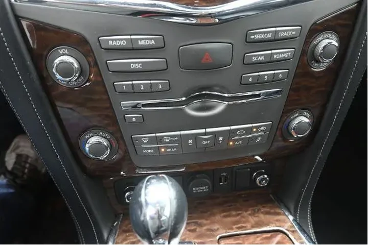 $21940 : Nissan Armada 2019 4x2 SV 4d image 9