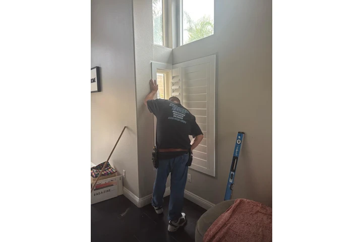 Instalación Shutters y Blinds image 2