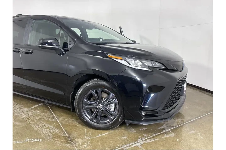 $52989 : Gold Certified2025 Sienna XSE image 7