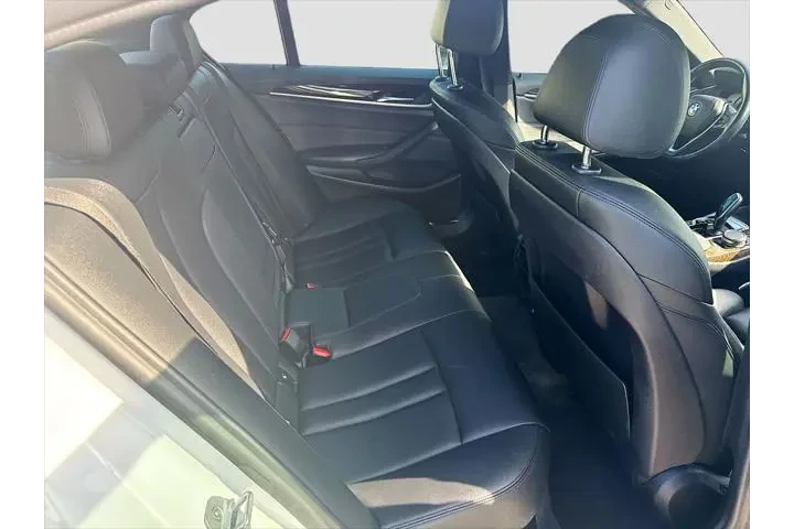 $17638 : BMW 5 Series 2019 530e iPerf image 5
