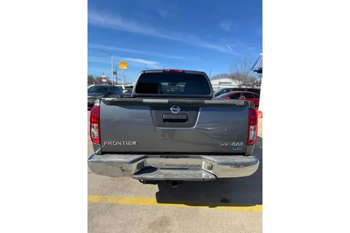 2017 NISSAN FRONTIER CREW CAB image 6