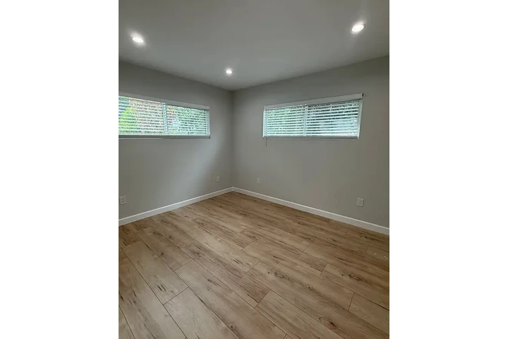$2395 : 3 Bedroom house for rent in LA image 6