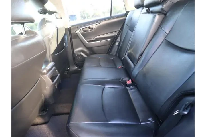 $18500 : Toyota RAV4 2020 LE 4dr SUV image 8