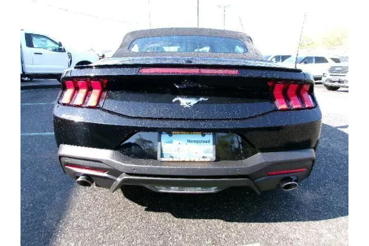 $37996 : Ford Mustang 2025 EcoBoost 2 image 6